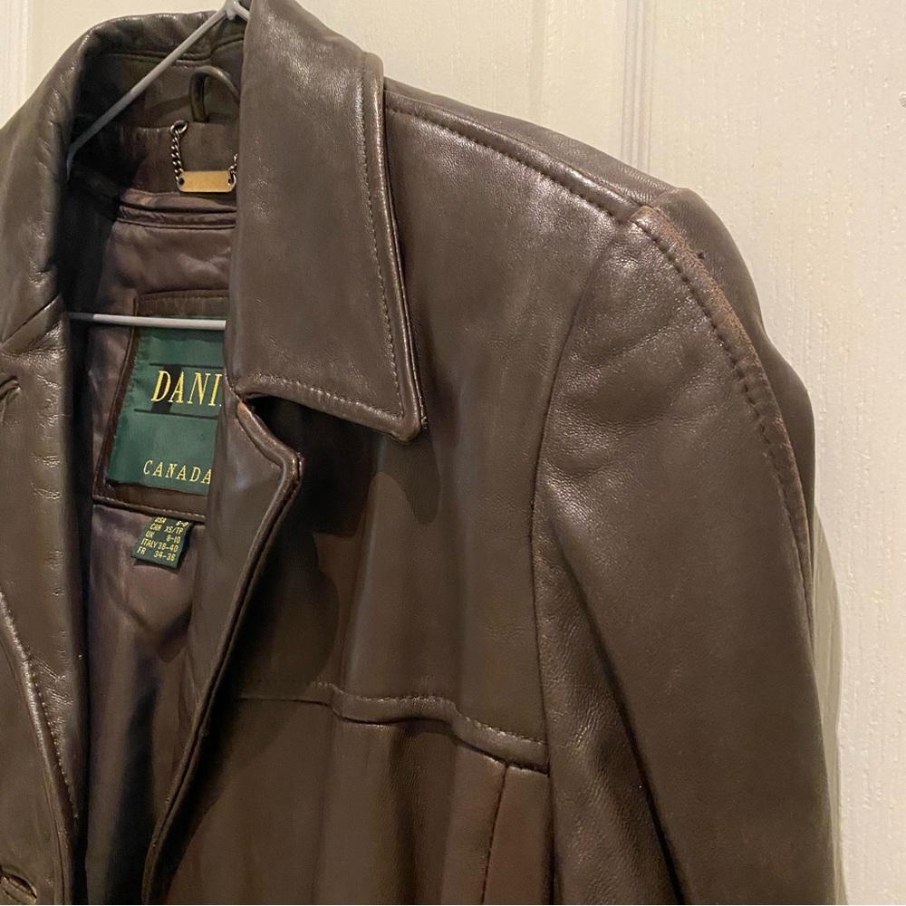 Danier Women's Brown Leather Coat Genuine Leather - Picture 3 of 11